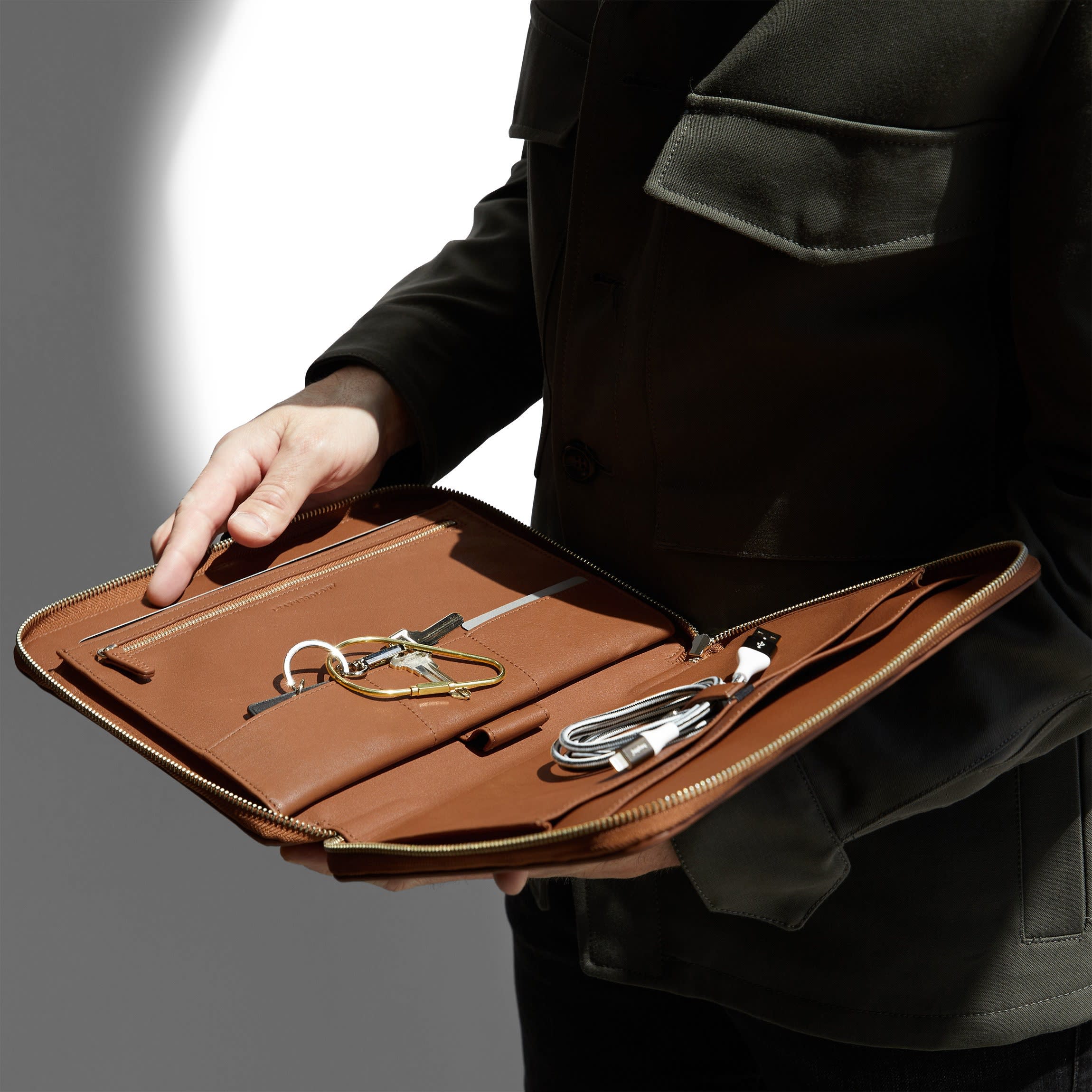 Tech Folio Cognac - Image 2